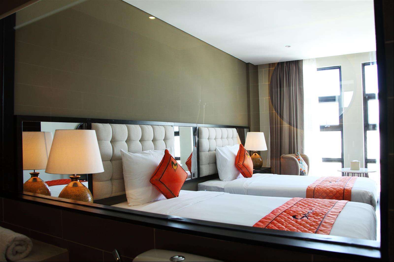 Senior Twin Panorama