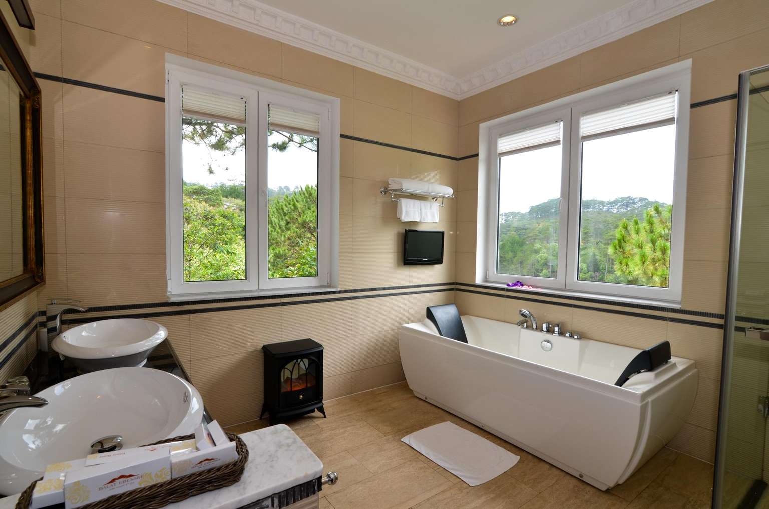 Camellia Junior Suite