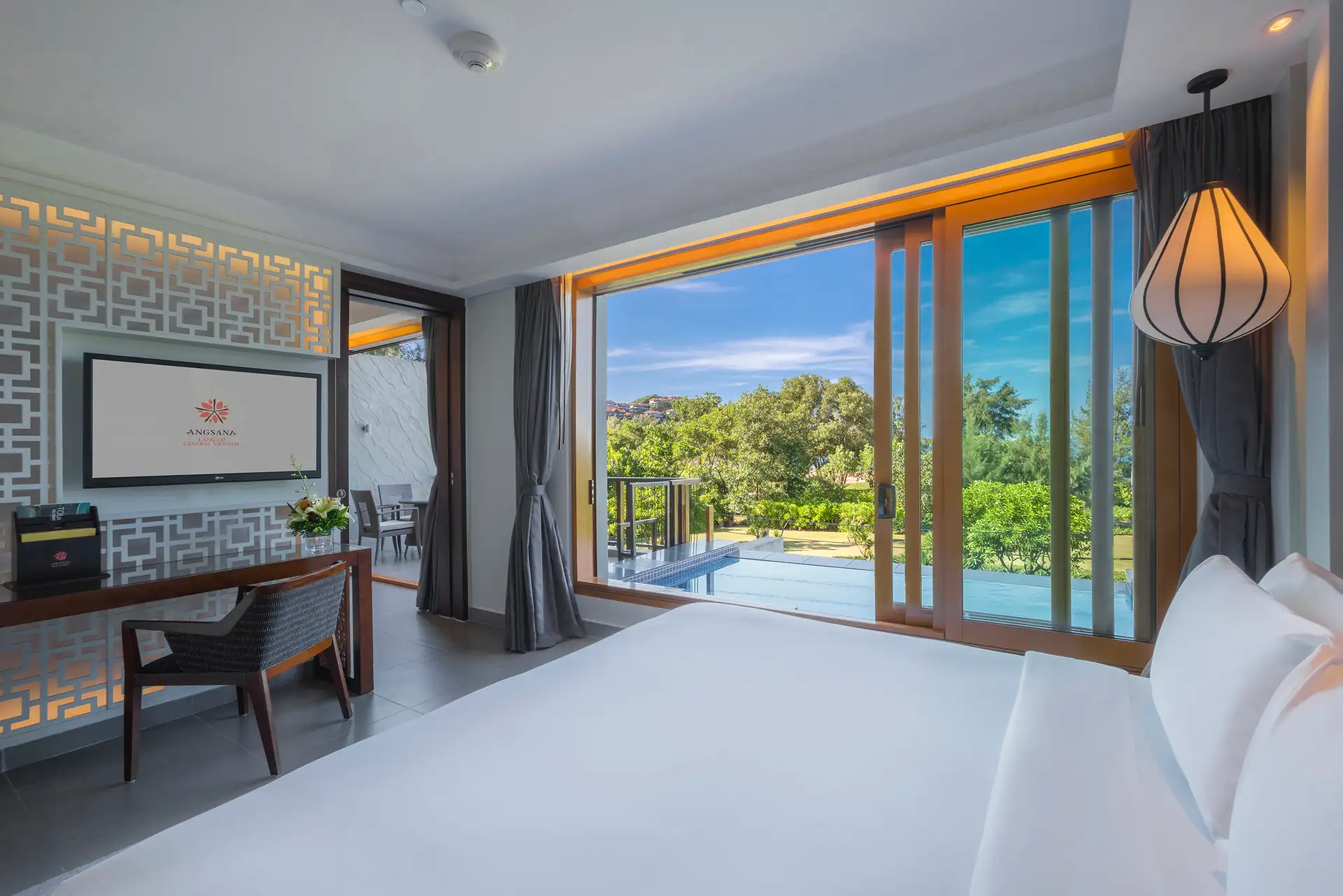 Junior Pool Suite King