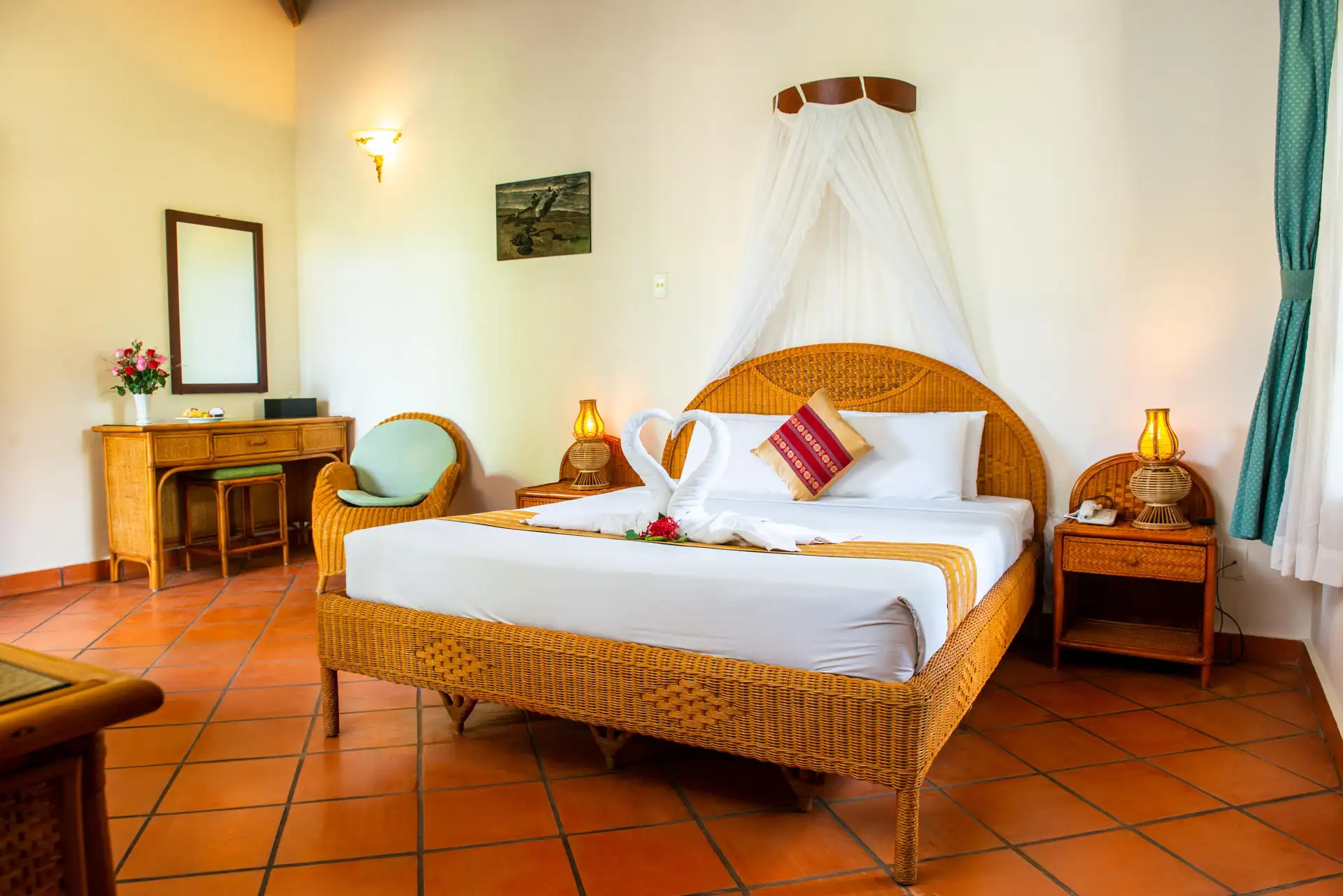 Bungalow With Queen Bed