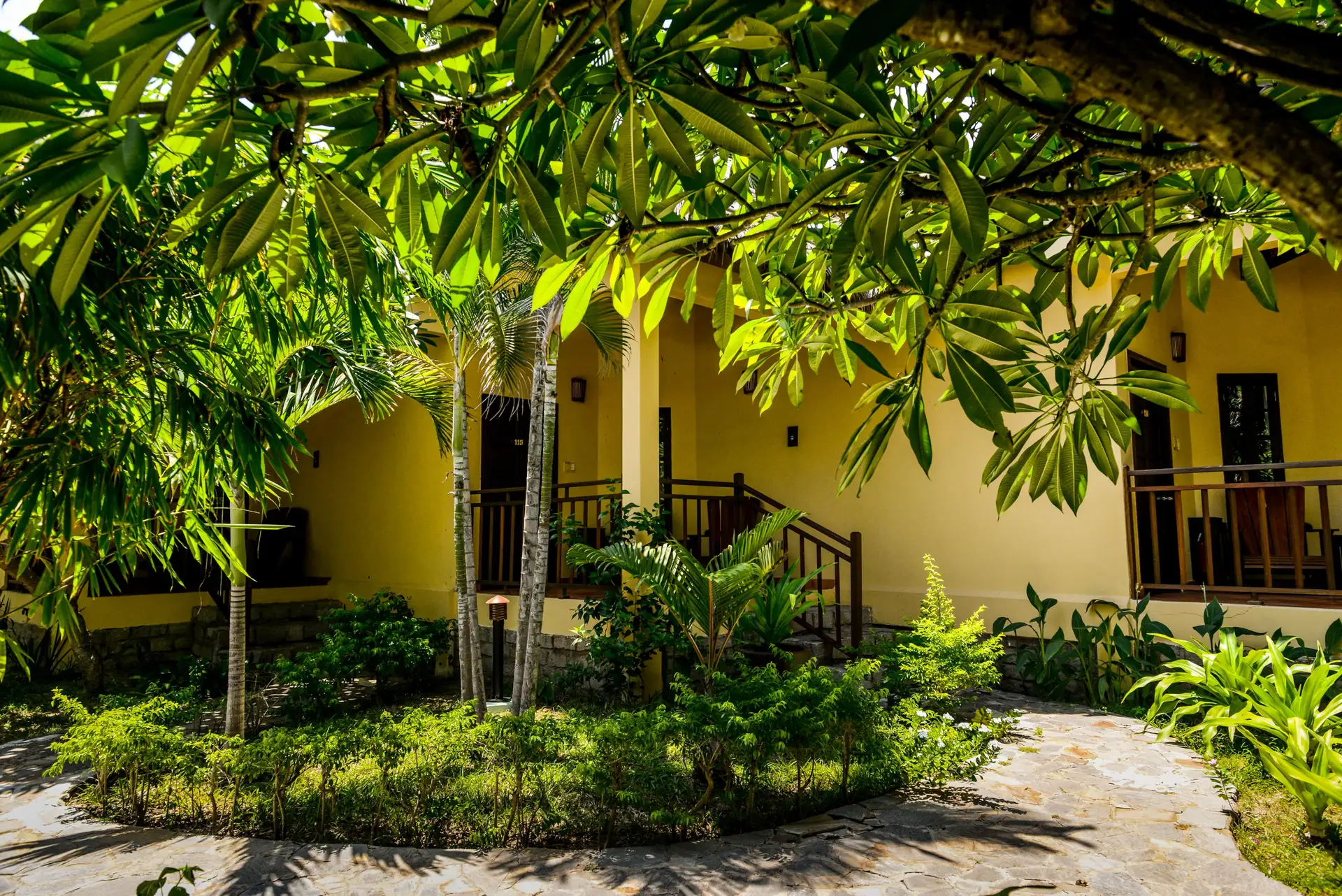 Bungalow With Twin Beds