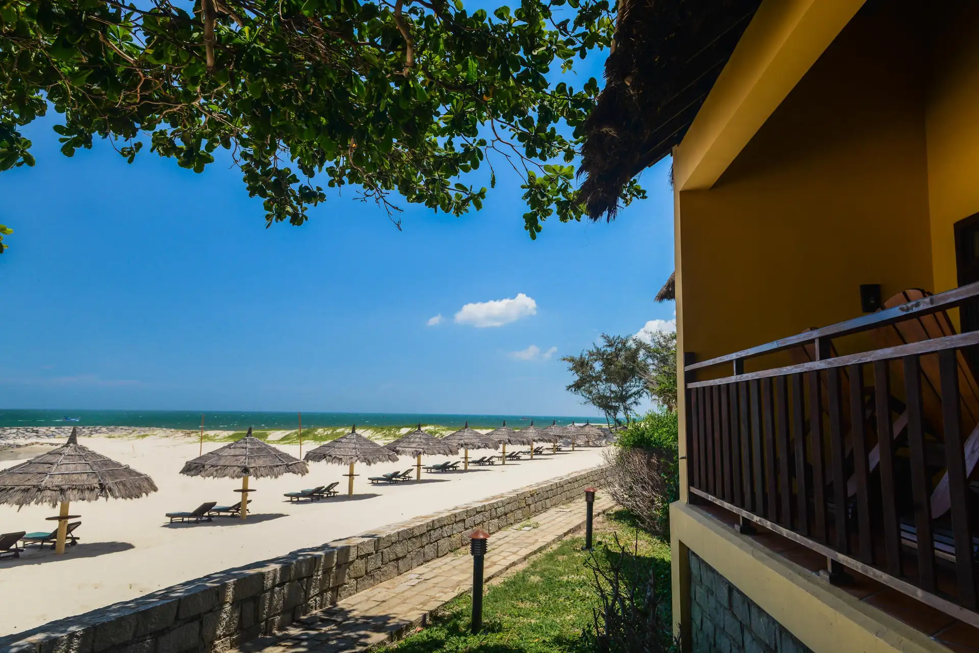 Bungalow With Twin Beds