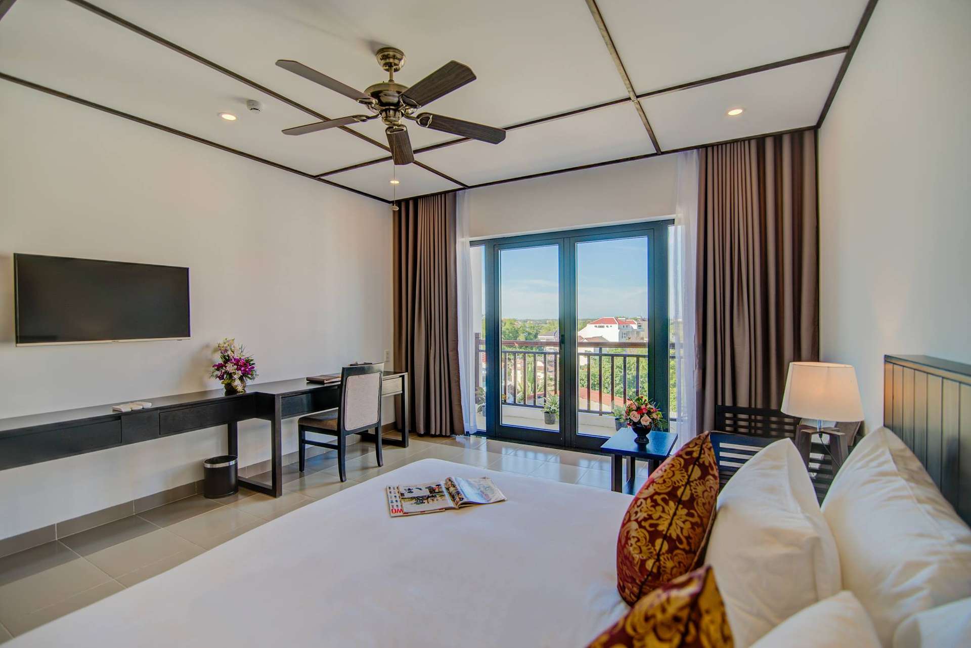 Deluxe King With Balcony