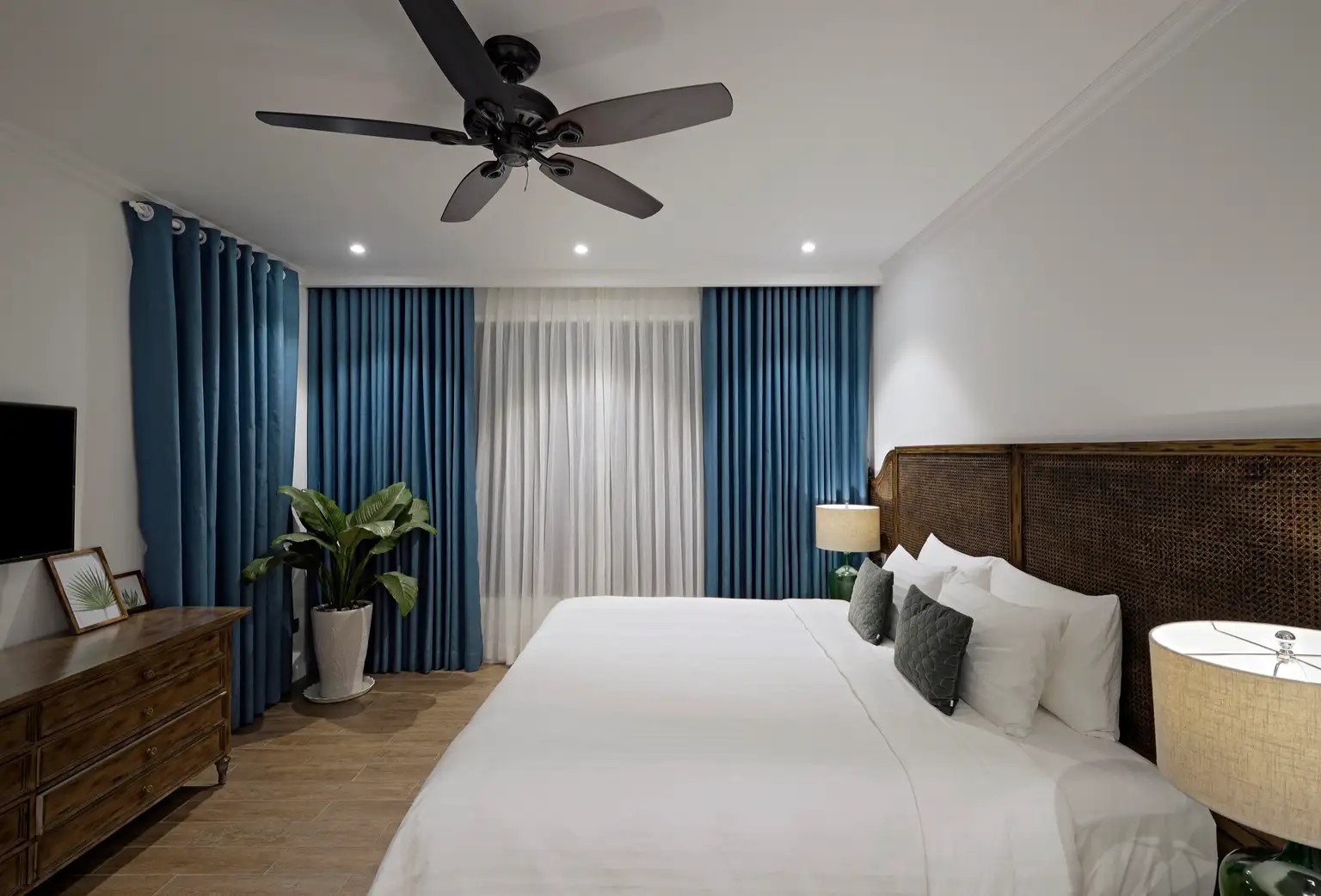 Deluxe King in Villa