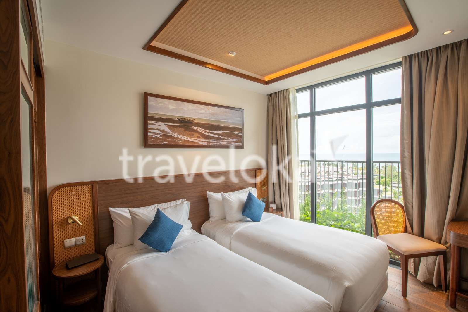 Premier Deluxe Twin Bed