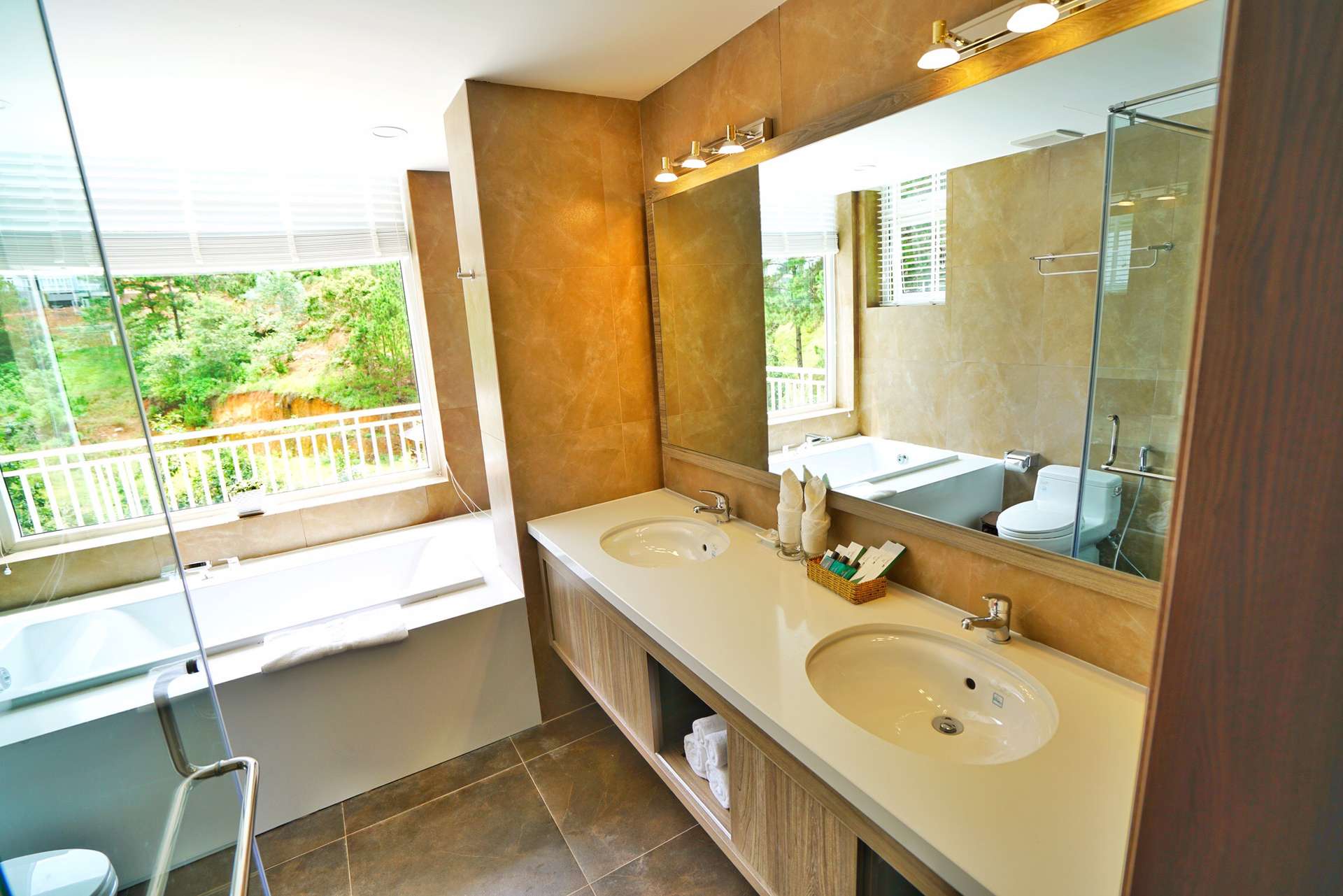 Apartment 6 Bedrooms